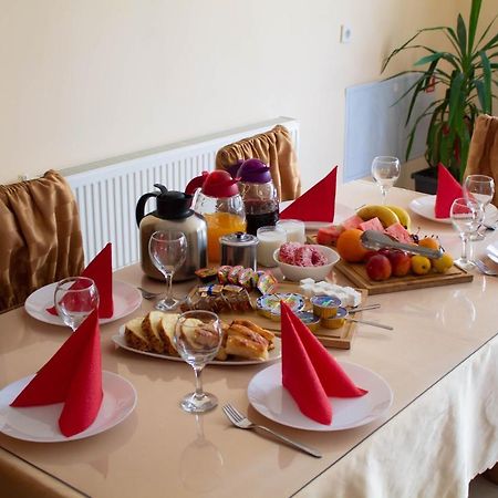 Hotel Living Suto Orizari Екстер'єр фото