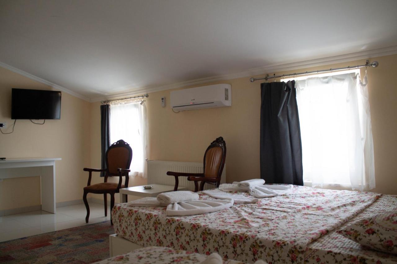 Hotel Living Suto Orizari Екстер'єр фото