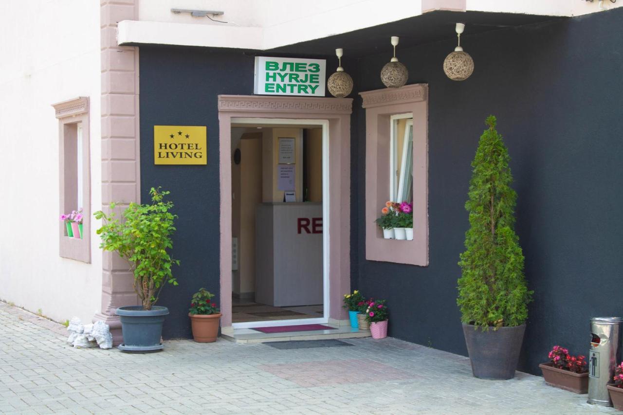 Hotel Living Suto Orizari Екстер'єр фото