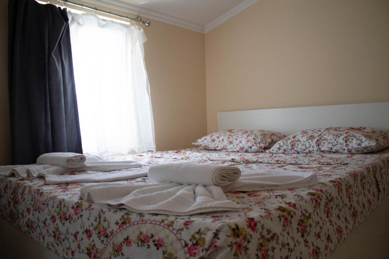 Hotel Living Suto Orizari Екстер'єр фото