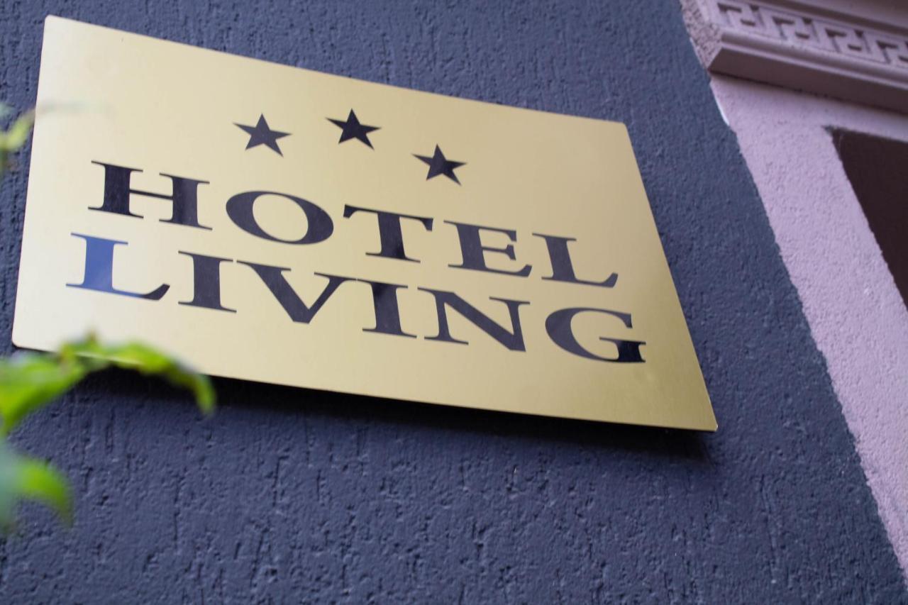 Hotel Living Suto Orizari Екстер'єр фото
