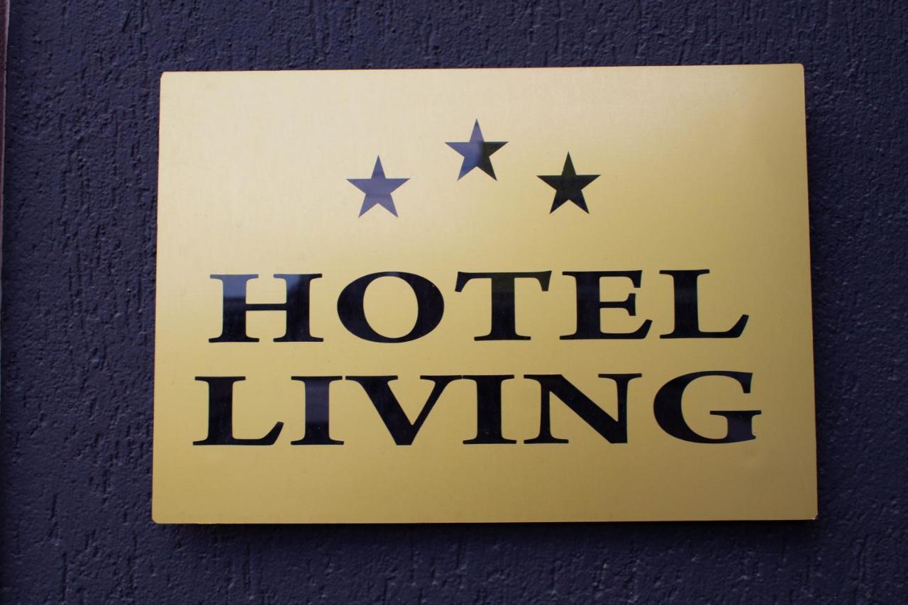Hotel Living Suto Orizari Екстер'єр фото