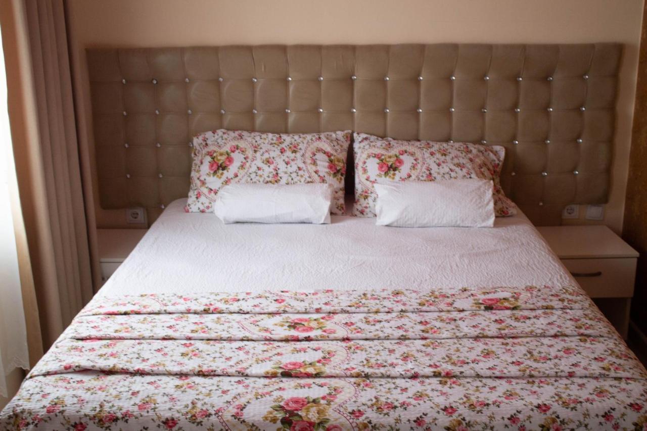 Hotel Living Suto Orizari Екстер'єр фото