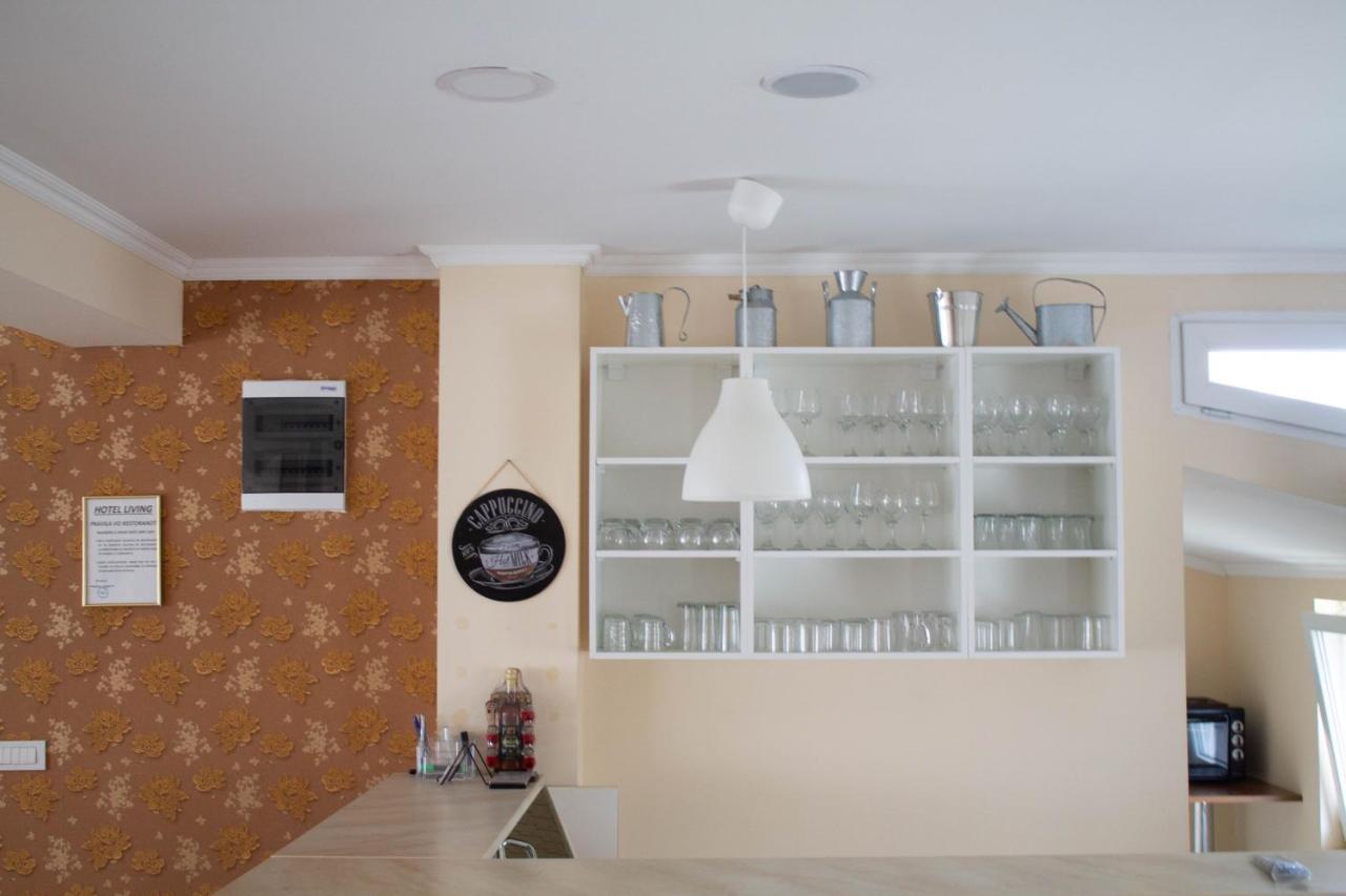 Hotel Living Suto Orizari Екстер'єр фото