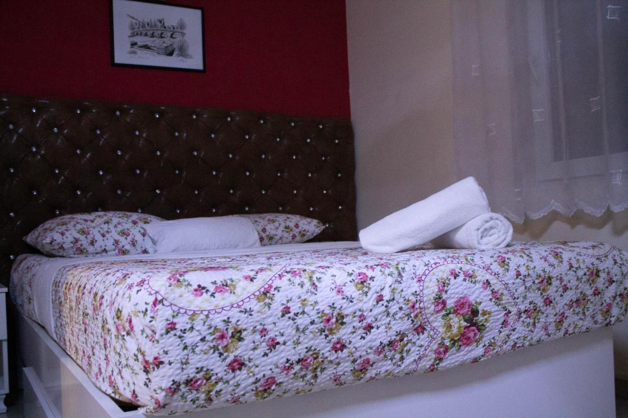 Hotel Living Suto Orizari Екстер'єр фото