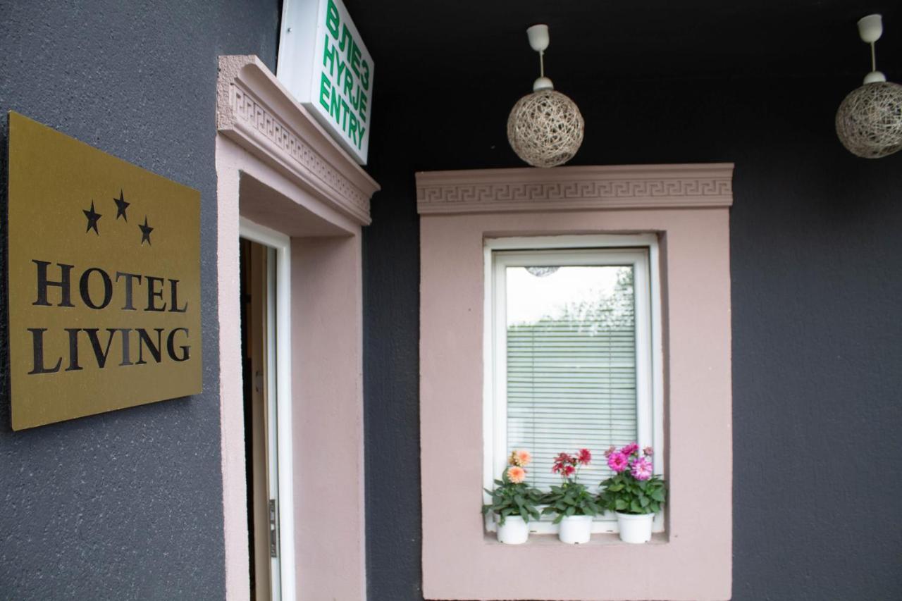 Hotel Living Suto Orizari Екстер'єр фото