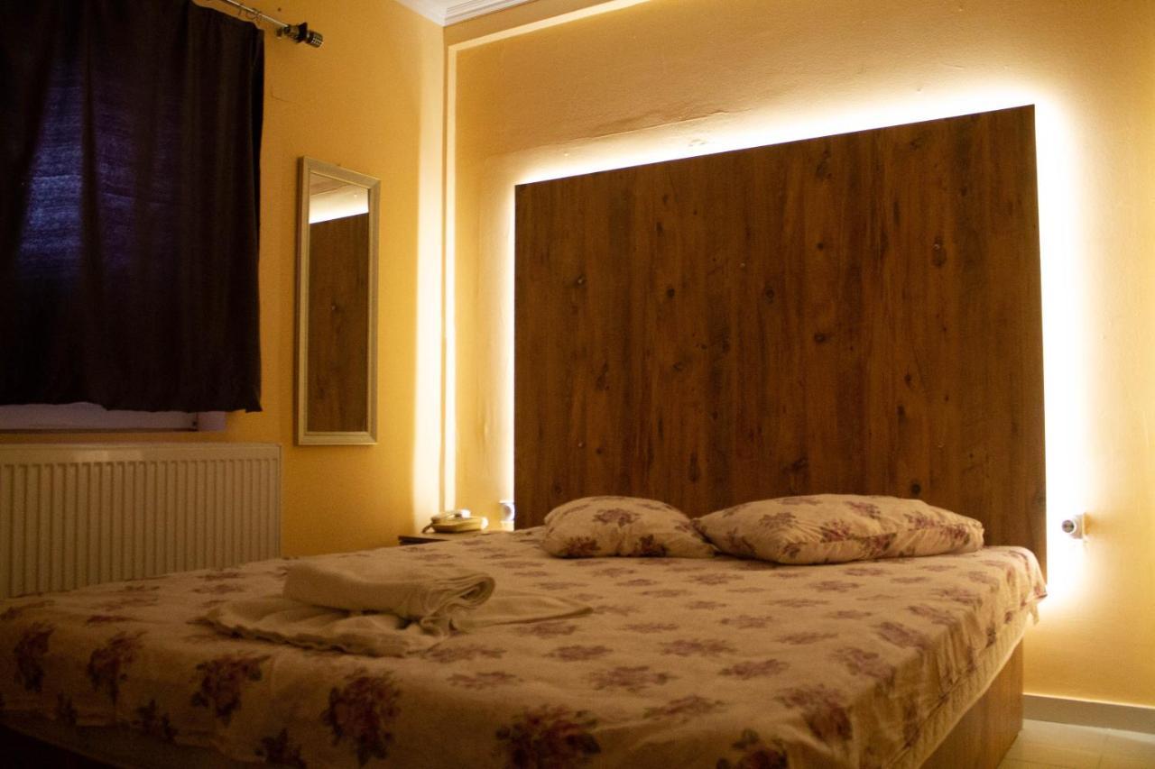 Hotel Living Suto Orizari Екстер'єр фото