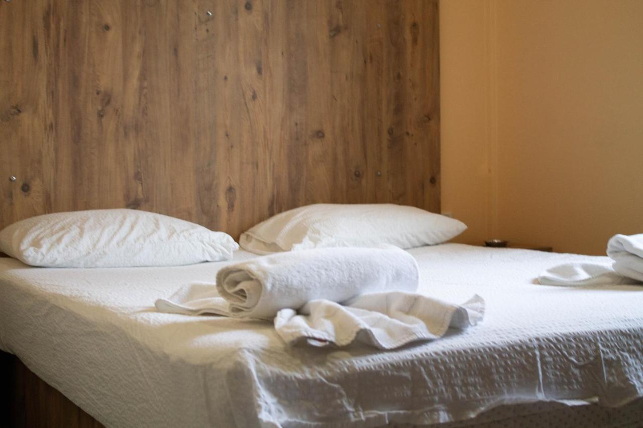 Hotel Living Suto Orizari Екстер'єр фото