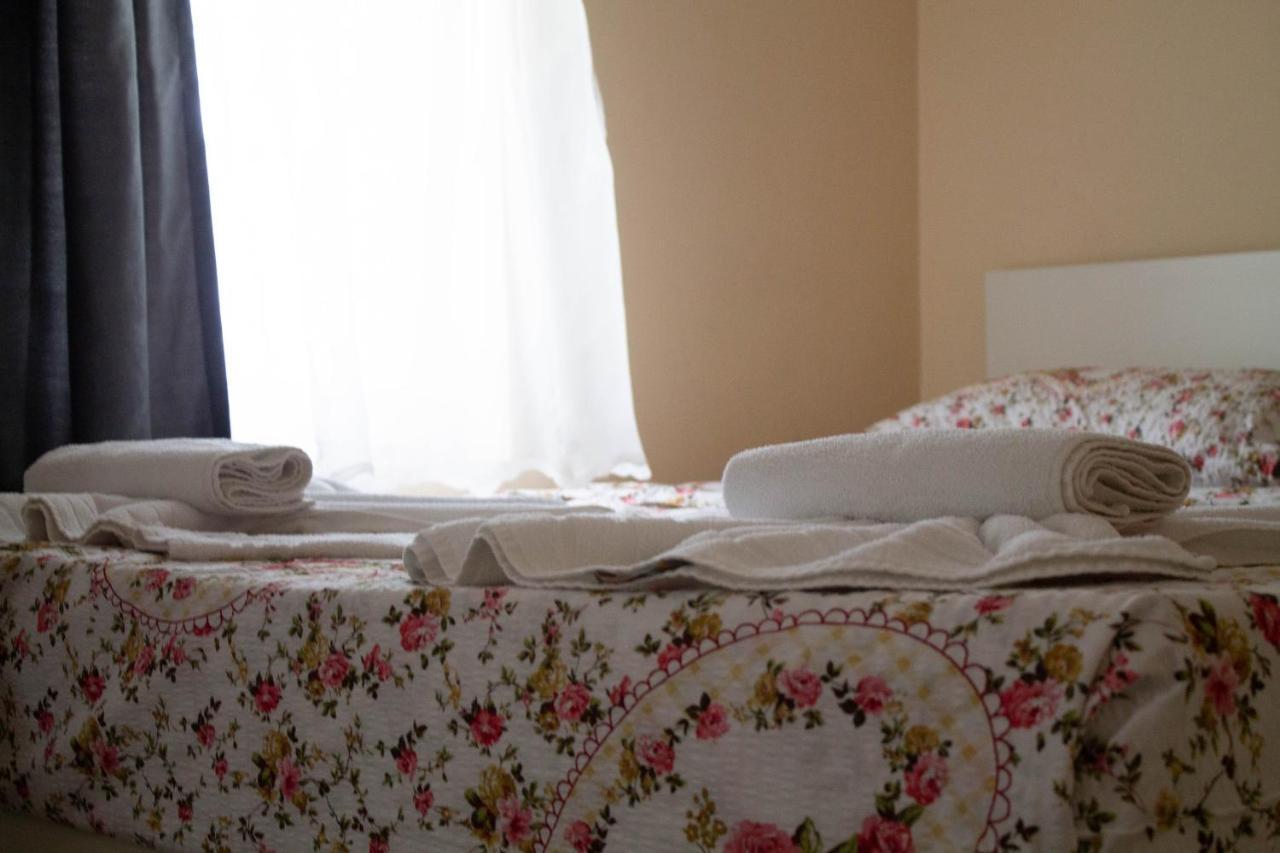 Hotel Living Suto Orizari Екстер'єр фото