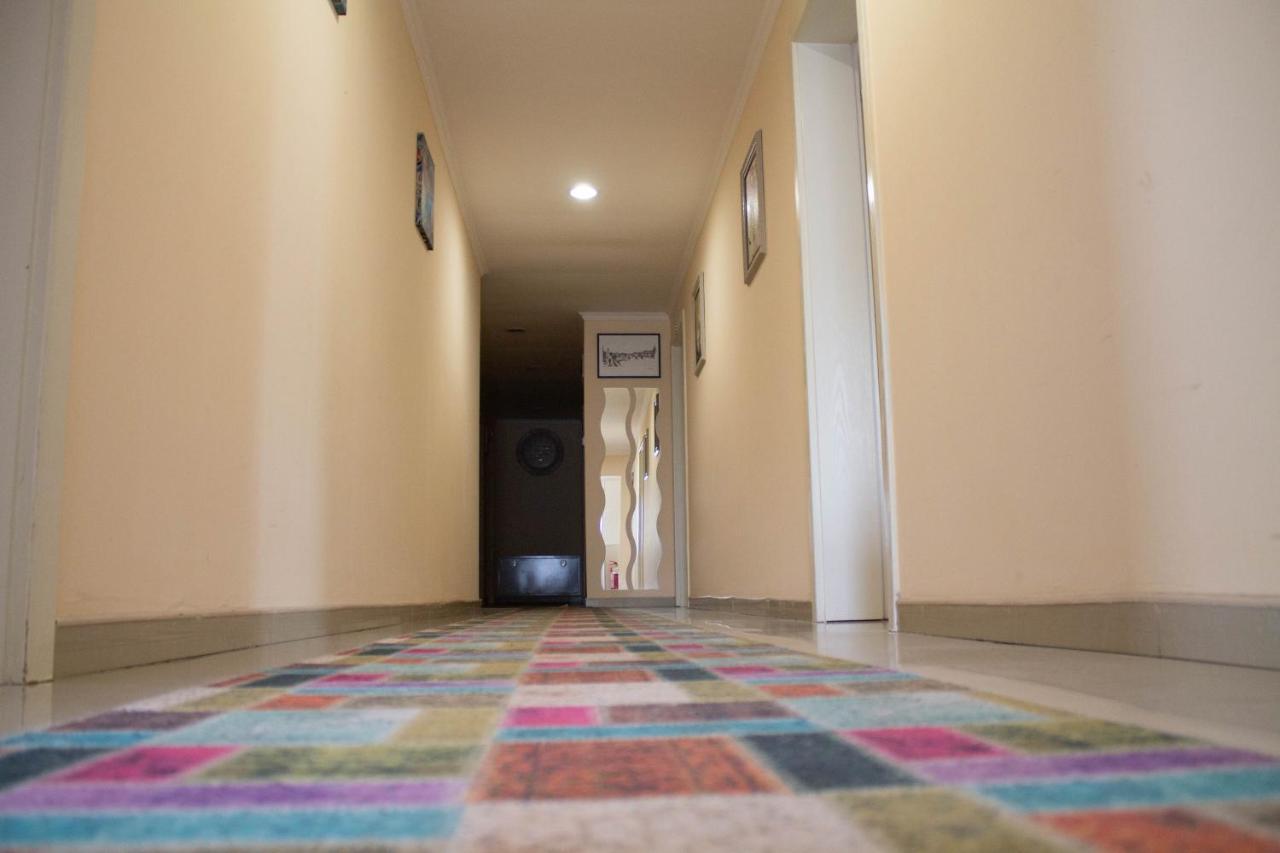 Hotel Living Suto Orizari Екстер'єр фото