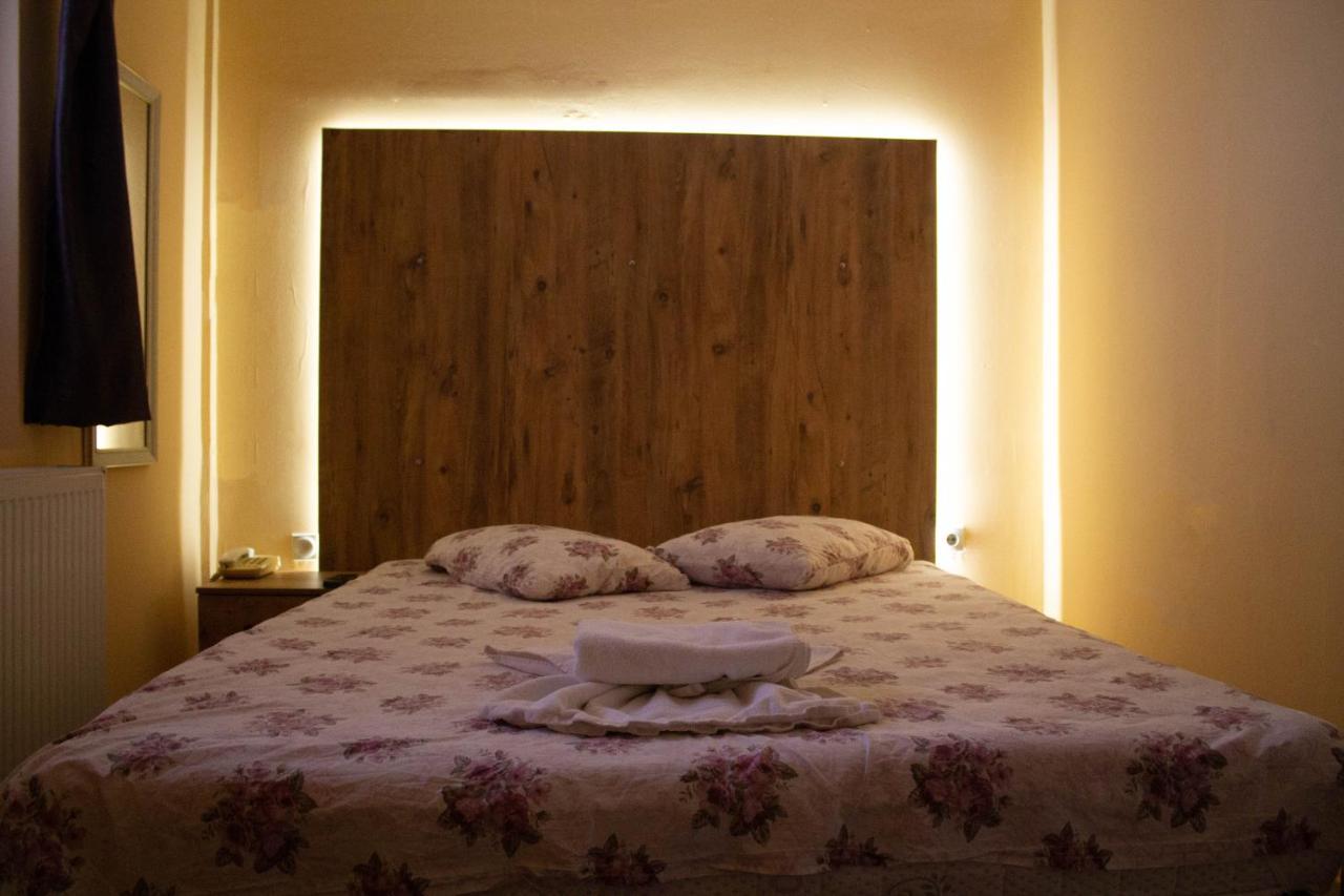 Hotel Living Suto Orizari Екстер'єр фото