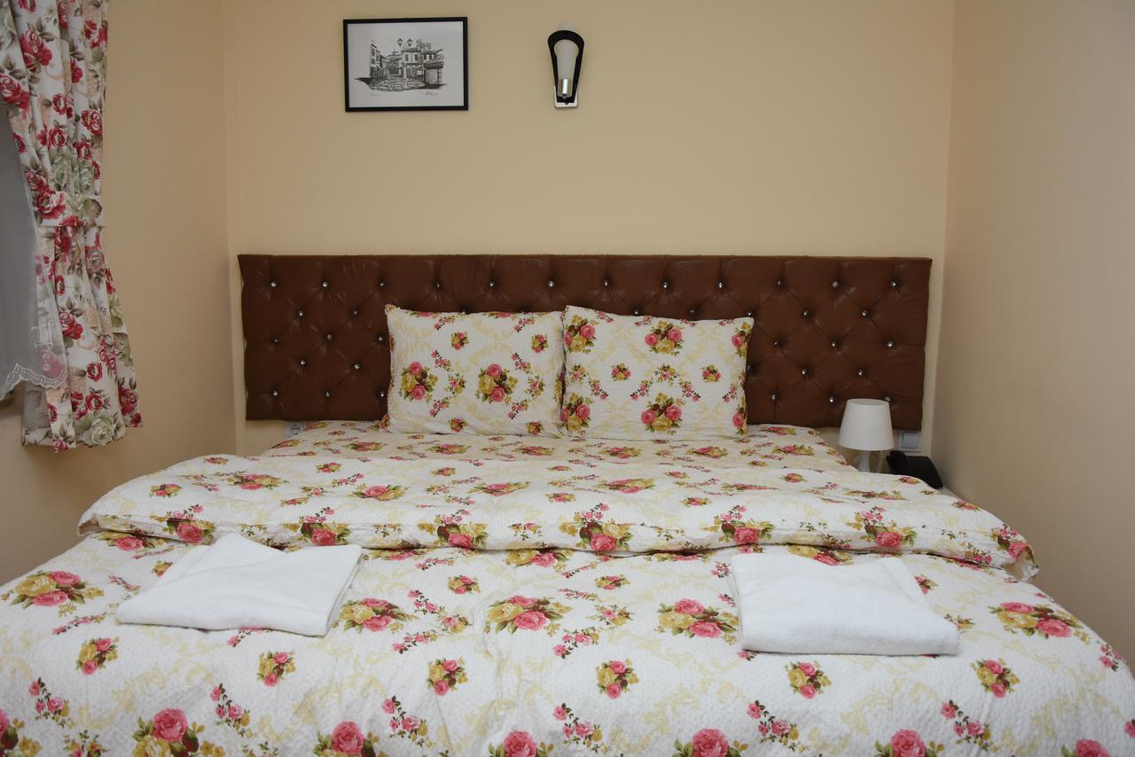 Hotel Living Suto Orizari Екстер'єр фото