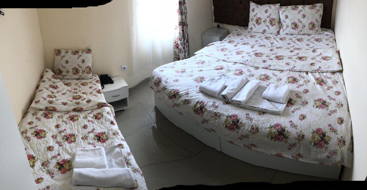 Hotel Living Suto Orizari Екстер'єр фото