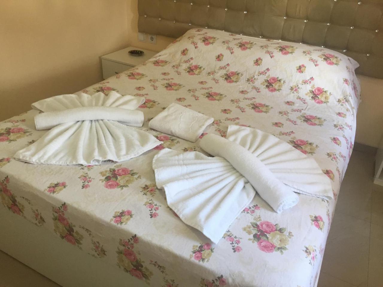 Hotel Living Suto Orizari Екстер'єр фото